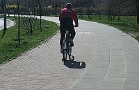 Czytelniczka: Dlaczego rowerzyści wolą chodnik od ścieżki?
