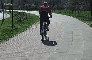Czytelniczka: Dlaczego rowerzyści wolą chodnik od ścieżki?