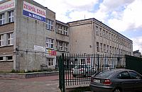 Szkoły na beczce prochów zamiatanych pod dywan