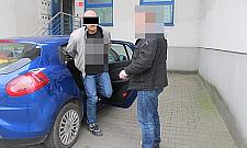 "Podpisz umowę - dostaniesz telefon" - podpisał więc 24 razy