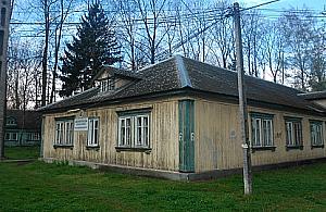 Biblioteka na Bemowie: internet i skrzypiące podłogi