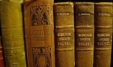 Biblioteka na Bemowie: internet i skrzypiące podłogi