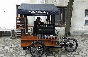 Kawiarnia na kółkach przybyła na Wolę