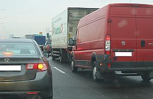 Gazem po oczach, kijem po szybach: agresywni kierowcy to my!