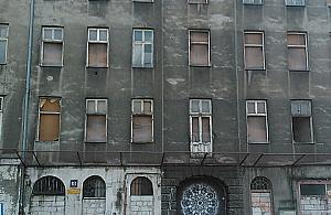 Szósta próba sprzedaży "Pekinu" - kamienicy przy Złotej 83