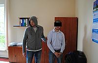 Pobili koleg� i porzucili go przy torach