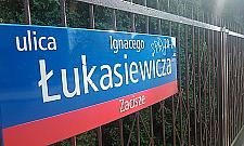 Zacisze: oponami blokują możliwość parkowania