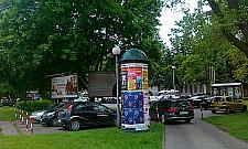 Słupy ogłoszeniowe: brzydki przeżytek czy wciąż wygoda?