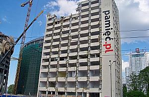 Szykują miejsce na Generation Park. W pyle i kurzu