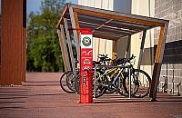 Stacja naprawy rower�w przy siedzibie ZTM