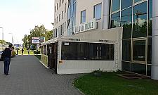 Bemowo? Pełne jest bloków niczym "pudła w szalonych kolorach"