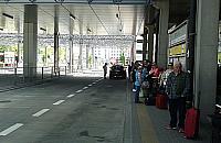 Dziki i niebezpieczny parking na węźle Młociny