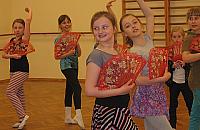 Dzieci tańczą... pasodoble. W domu kultury na Andersena