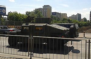 Humvee w korku na Towarowej