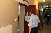 Przewioz�a ochroniarza na masce