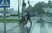 Piesi na rondzie Daszyńskiego: "nadludzki wysiłek"