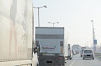 Zamykaj� Jagiello�sk� pod mostem Grota