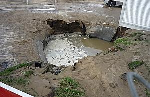 Zapadlisko na Kondratowicza, wpadł tam człowiek!