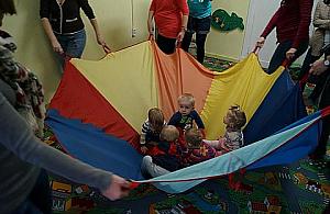 Artystyczne lato na Bemowie: wakacje z klubem dla mam