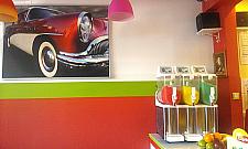 Ellada Cafe - kolorowo, plastikowo, słodko