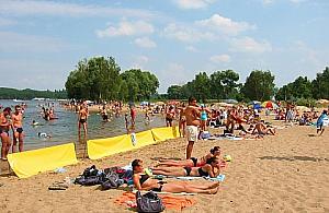 Kąpieliska w okolicy i odkryte baseny - gdzie szukać ochłody?