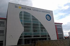 Zachodzącego Słońca: szkoła jest, przystanku brak!