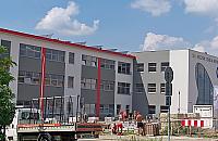 Problemy na budowie szkoły przy Zachodzącego Słońca. Zerówki czeka tułaczka