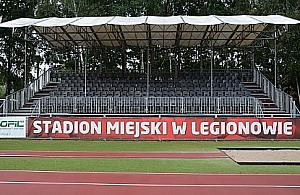 Kibicowanie pod pożyczonym daszkiem