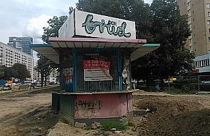 Okolica Prostej pięknieje, a buda po fast foodzie stoi...