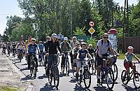 Warszawski rowerzysta to mężczyzna na rowerze miejskim, w "zwykłym" ubraniu