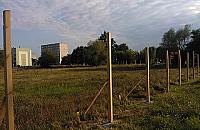 Faktoria stanie przy Siwińskiego, już grodzą