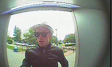 Rozpoznajesz? Robił zakupy kradzioną kartą