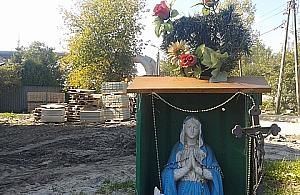 Matka Boska wśród budów i remontów