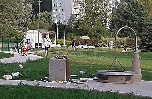 Park Picassa: grill z widokiem na śmietnik