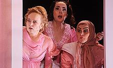 Zespół Teatru 13 o zamążpójściu z przymrużeniem oka