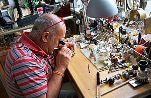 Jan Szymański i jego magiczna pracownia na Ceramicznej