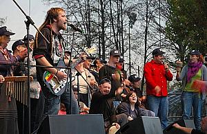 Muzyczni Czarodzieje wystąpią w BOK-u. Potrafią zaskoczyć