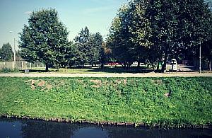 Jeszcze jeden skwer i dwa mostki nad Kanałem