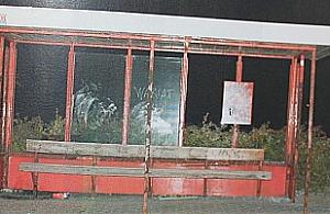 Zdemolowana wiata na Maczka