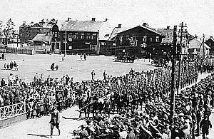 Legionowski rynek: dawniej defilady, dziś nuda