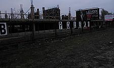 Pokaźnych rozmiarów budowla rośnie przy lotnisku. Co to?