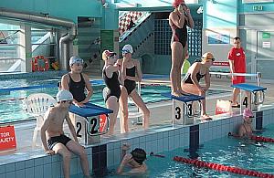 W UKS Wawer szkolą mistrzów i uczą pływania