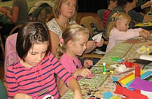 Dzieci poznają zwyczaje bożonarodzeniowe