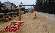 Półtorakilometrowa aleja zabaw dla dzieci powstała wzdłuż Bystrej