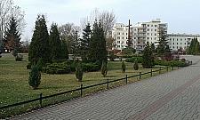 Wielki skwer na Tarchominie, niestety bez ławek