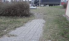 Zbudowali chodnik prowadzący do stacji. I go rozebrali!