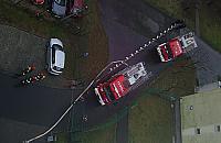 Brama i słupki zatrzymały strażaków na Erazma