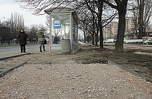 Nowy bubel rowerowy stolicy. Przystanek na drodze ścieżki