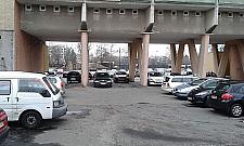 Kierowca do pieszego w strefie zamieszkania: "S****j z drogi!"