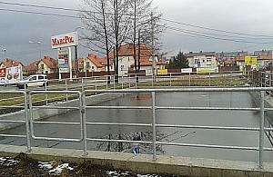 Mieszkańcy: basen przy Netto to kuszenie losu